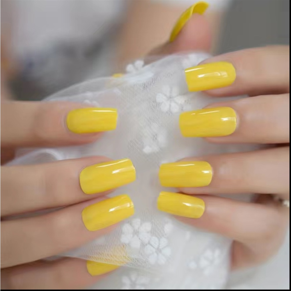 💛✨ Light Yellow Glossy Press-On Nails – Medium Length ✨💛